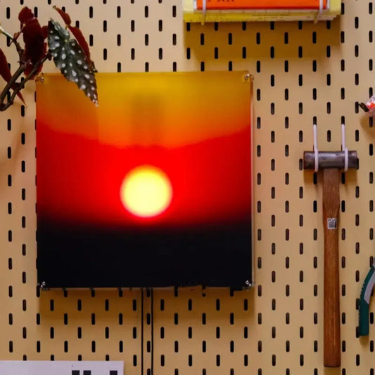Sunset Projection Wall Light – Interactive Acrylic Mood Lamp